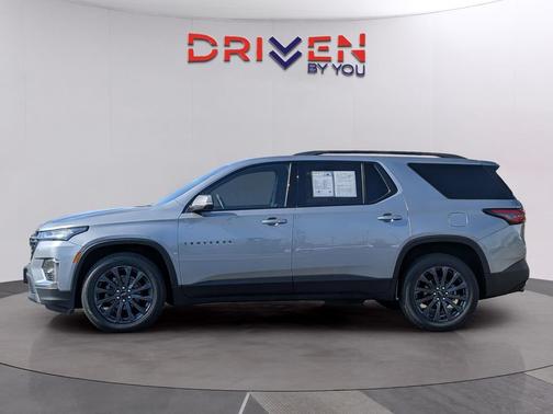 Sterling Gray Metallic 2023 Chevrolet Traverse RS