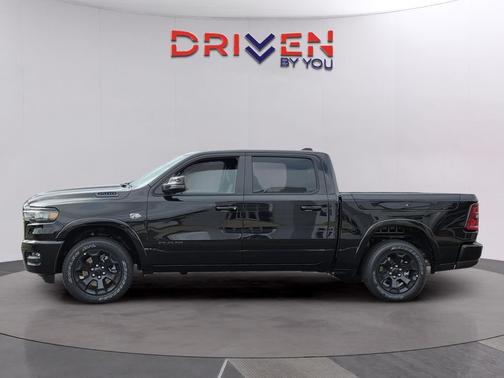 Diamond Black Crystal Pearlcoat 2026 RAM 1500 Big Horn/Lone Star