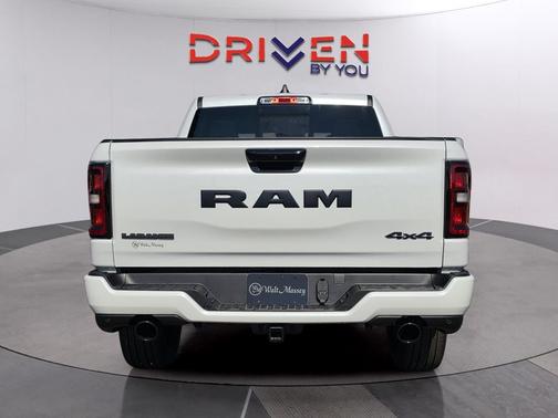 Ivory White Tri-Coat Pearlcoat 2026 RAM 1500 Laramie