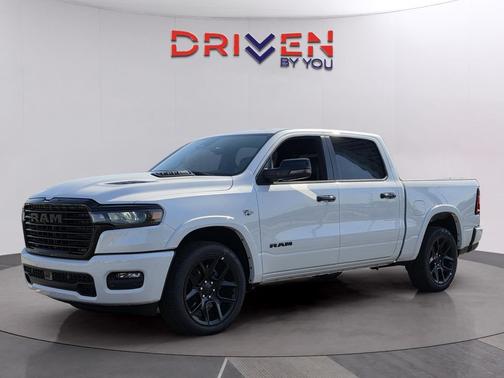 Ivory White Tri-Coat Pearlcoat 2026 RAM 1500 Laramie