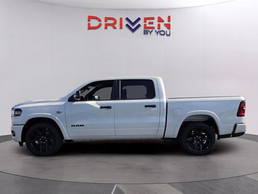 Ivory White Tri-Coat Pearlcoat 2026 RAM 1500 Laramie