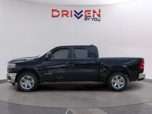 Diamond Black Crystal Pearlcoat 2026 RAM 1500 Big Horn/Lone Star