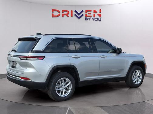 Silver Zynith 2025 Jeep Grand Cherokee Laredo