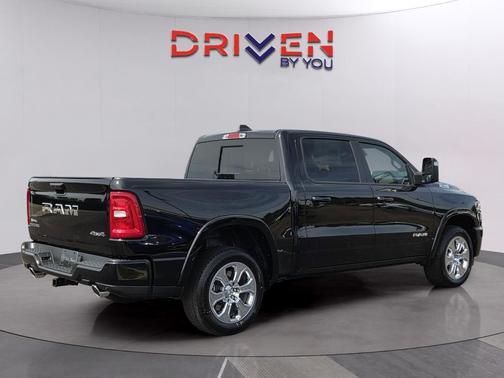 Diamond Black Crystal Pearlcoat 2026 RAM 1500 Big Horn/Lone Star