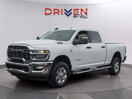 Bright White Clearcoat 2025 RAM 2500 Big Horn Crew Cab 4x4 6'4' Box