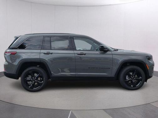 Sting-Gray Clearcoat 2027 Jeep Grand Cherokee Limited