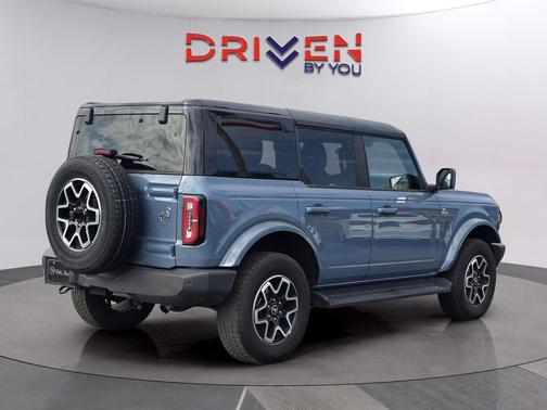 Azure Gray Metallic Tri-Coat 2025 Ford Bronco Outer Banks