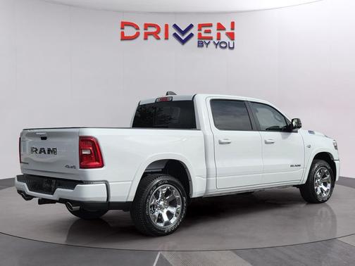 Bright White Clearcoat 2026 RAM 1500 Big Horn/Lone Star