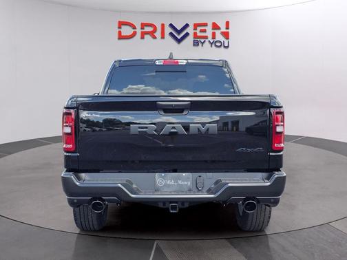 Diamond Black Crystal Pearlcoat 2026 RAM 1500 Tradesman