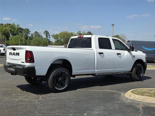 Bright White Clearcoat 2026 RAM 2500 Tradesman Crew Cab 4x4 8' Box