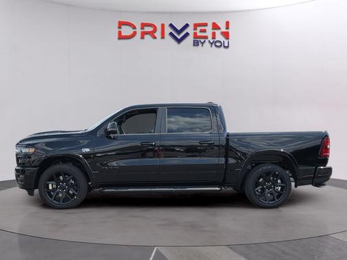 Diamond Black Crystal Pearlcoat 2026 RAM 1500 Laramie