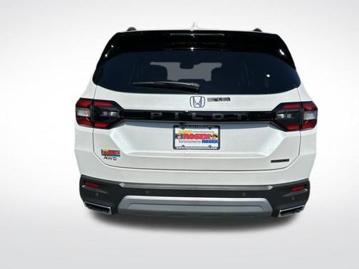 2025 Honda Pilot Touring 8-Passenger