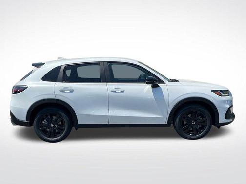 Platinum White Pearl 2027 Honda HR-V Sport