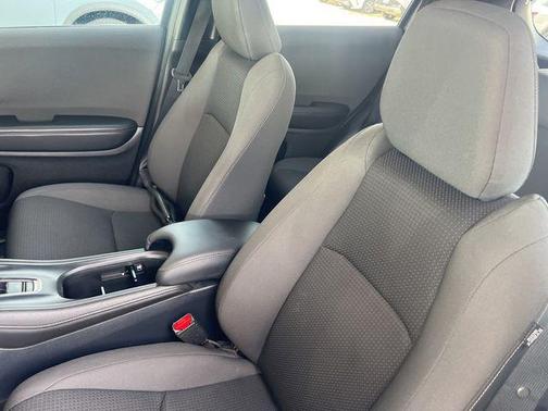 . 2022 Honda HR-V 2WD Sport