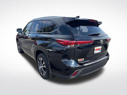 Midnight Black Metallic 2020 Toyota Highlander XLE
