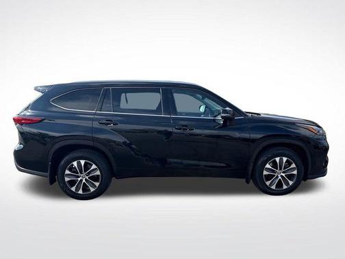 Midnight Black Metallic 2020 Toyota Highlander XLE