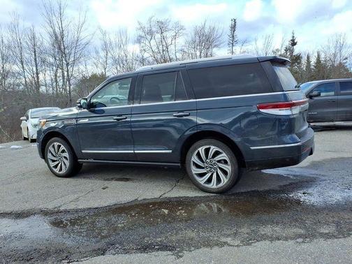 Blue Metallic 2022 Lincoln Navigator Reserve