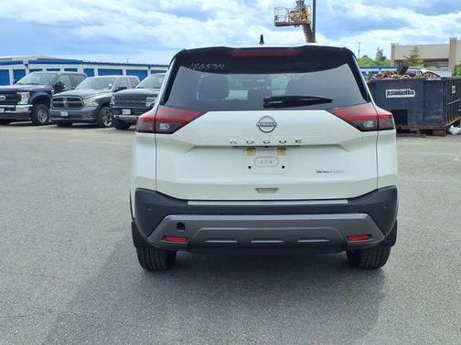 2 Tone White / Black Roof 2023 Nissan Rogue SL