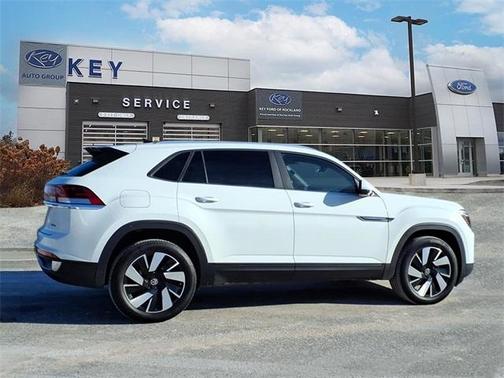 2025 Volkswagen Atlas Cross Sport 2.0T SE w/Technology