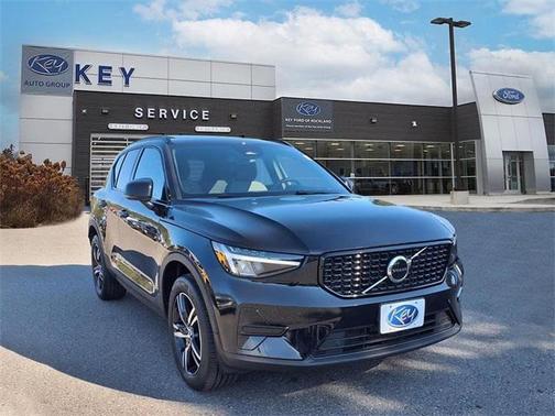 2024 Volvo XC40 B5 Core
