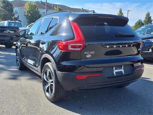 2024 Volvo XC40 B5 Core