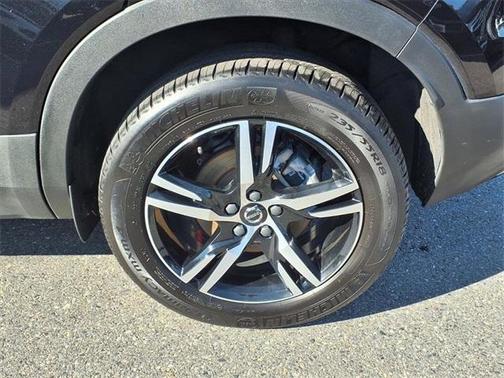 2024 Volvo XC40 B5 Core