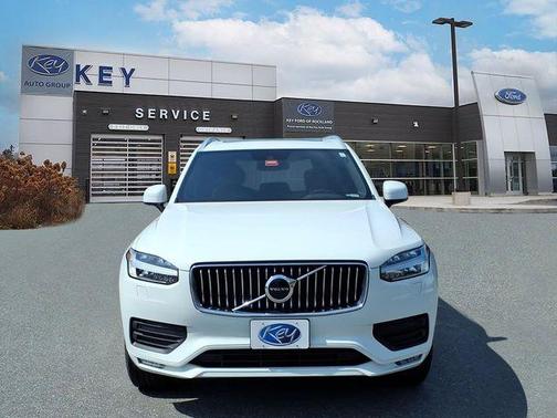 Ice White 2022 Volvo XC90 T6 Momentum 7 Passenger