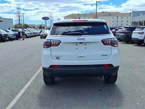 Bright White Clearcoat 2024 Jeep Compass Latitude