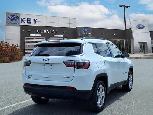 Bright White Clearcoat 2024 Jeep Compass Latitude