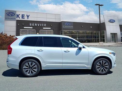 Crystal White 2021 Volvo XC90 T5 Momentum 7 Passenger
