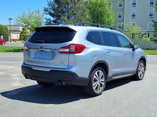 Ice Silver Metallic 2022 Subaru Ascent Limited 7-Passenger