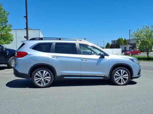 Ice Silver Metallic 2022 Subaru Ascent Limited 7-Passenger