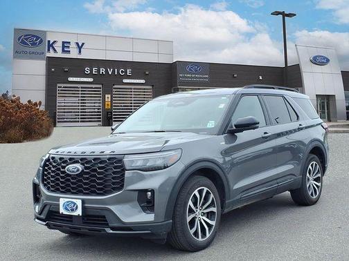 Gray Metallic 2025 Ford Explorer ST-Line