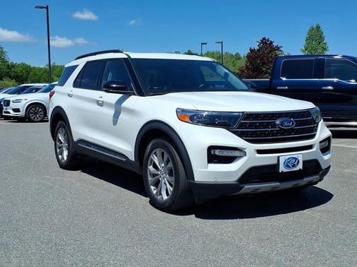 White Metallic 2022 Ford Explorer XLT