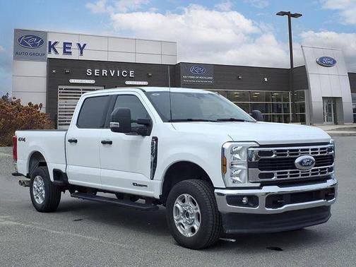 Oxford White 2025 Ford F-250 XLT