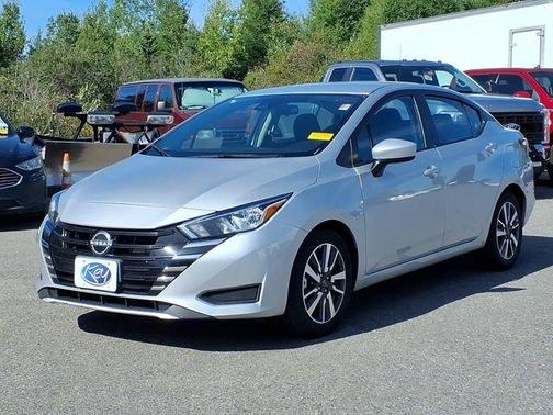 Brilliant Silver Metallic 2024 Nissan Versa 1.6 SV