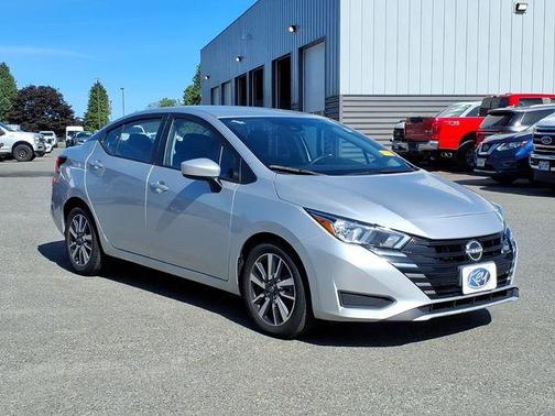 Brilliant Silver Metallic 2024 Nissan Versa 1.6 SV