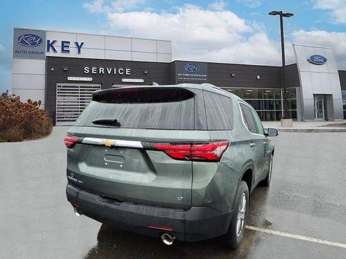 Silver Sage Metallic 2023 Chevrolet Traverse LT Cloth