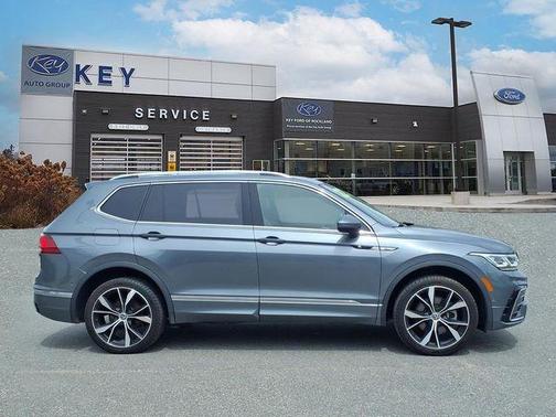 Platinum Gray Metallic 2022 Volkswagen Tiguan 2.0T SEL R-Line