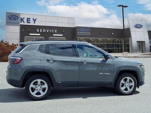 Sting Gray Clearcoat 2024 Jeep Compass Latitude
