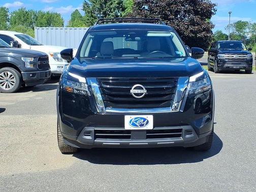 Black 2022 Nissan Pathfinder SV
