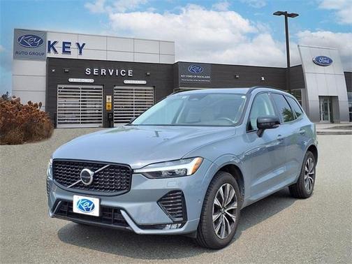 2023 Volvo XC60 B5 Plus Dark Theme