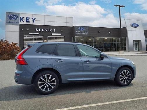 2023 Volvo XC60 B5 Plus Dark Theme