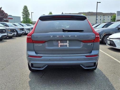 2023 Volvo XC60 B5 Plus Dark Theme