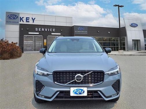 2023 Volvo XC60 B5 Plus Dark Theme