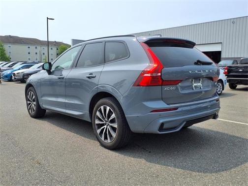 2023 Volvo XC60 B5 Plus Dark Theme