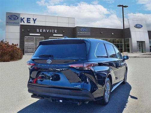 2021 Toyota Sienna LE