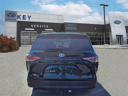 2021 Toyota Sienna LE
