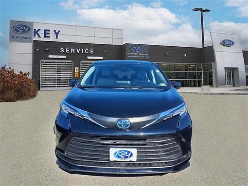 2021 Toyota Sienna LE