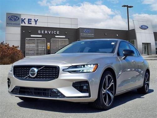 2024 Volvo S60 B5 Core Dark Theme